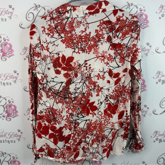 Northern Reflections button up collared flowers Red and White Floral Blouse - Picture 2 of 13